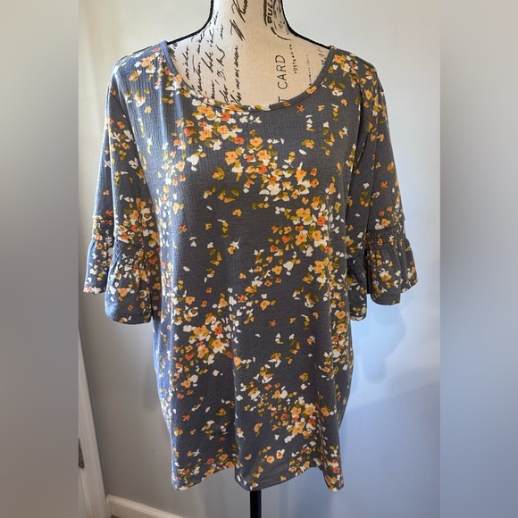 LC Lauren Conrad Tops - Lauren Conrad Scattered Flower Bell Sleeve Blouse - Size XL
